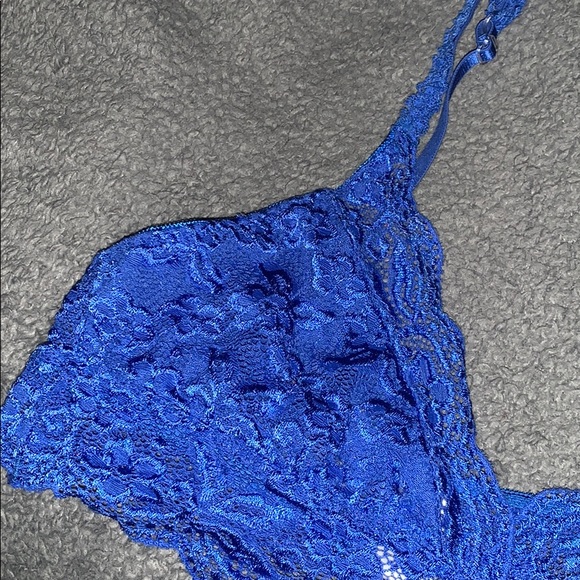 Medium Bralett - Picture 2 of 3